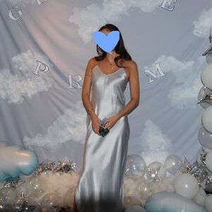 Banana Republic 100% silk slip dress 🩵🩶🤍